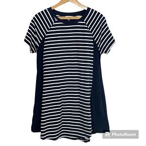 Umgee Navy and White short sleeved tunic style dress. Women’s size medium.